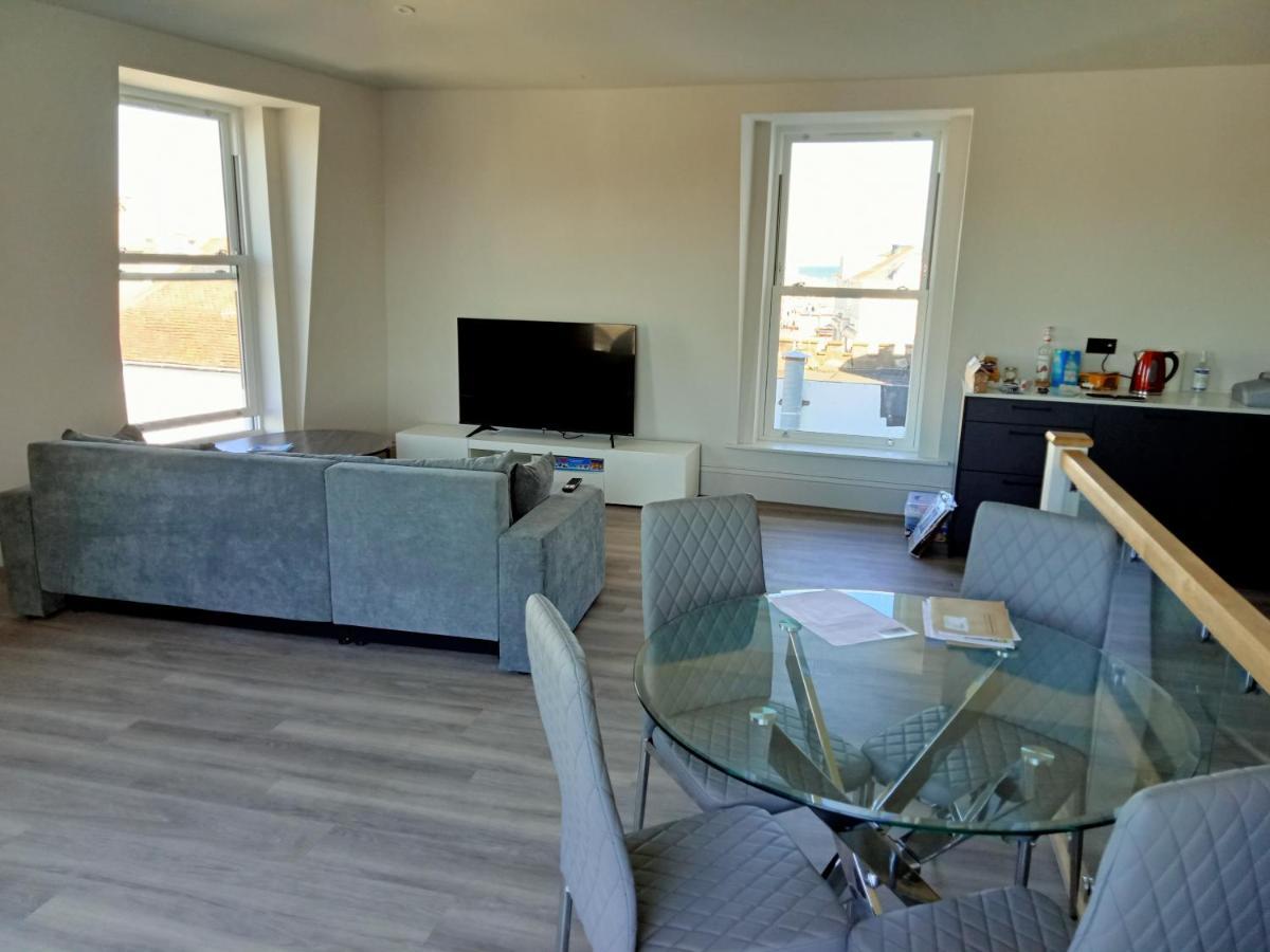 Glorious Duplex Holiday Apartment By The Sea Bognor Regis Exterior photo